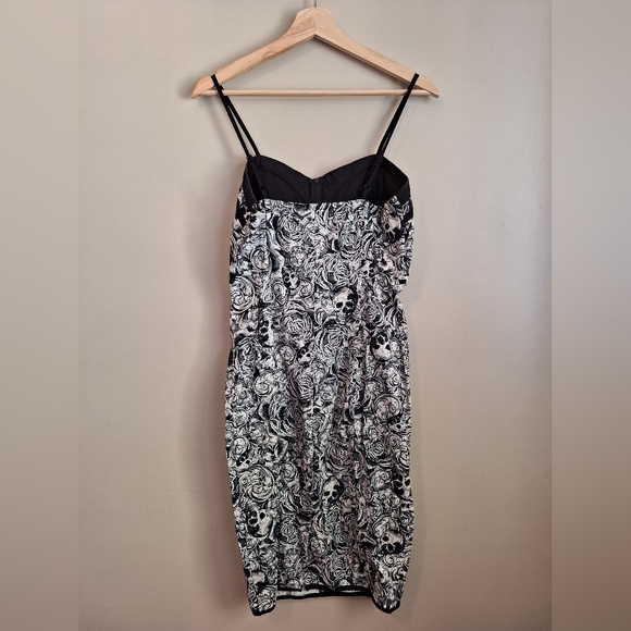 Living Dead Souls White Skulls Dress Size Medium - Picture 3 of 4